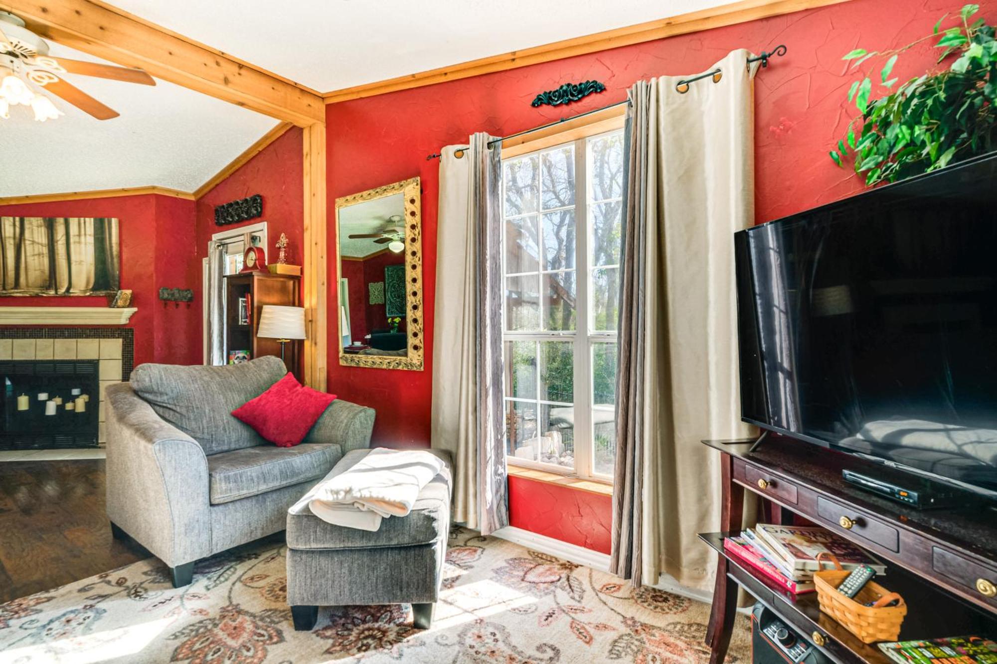 College Station Getaway With Hot Tub And Courtyard! Villa Buitenkant foto