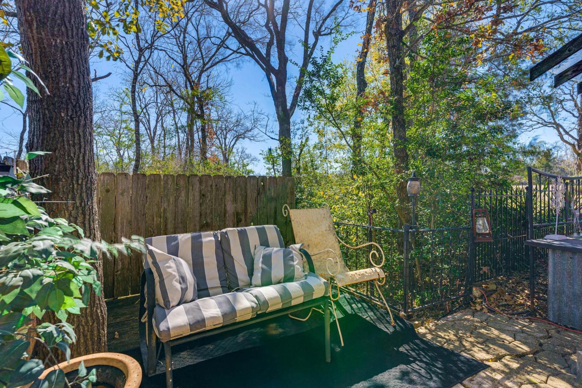 College Station Getaway With Hot Tub And Courtyard! Villa Buitenkant foto